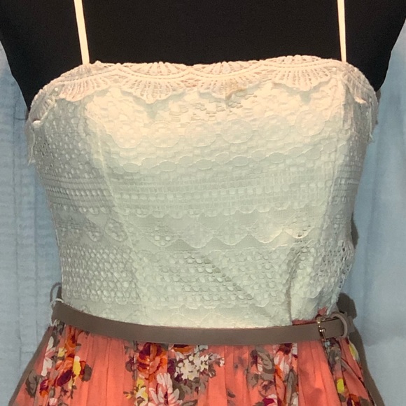 NWOT City Triangles Floral Summer Dress.     D024 - Picture 2 of 7